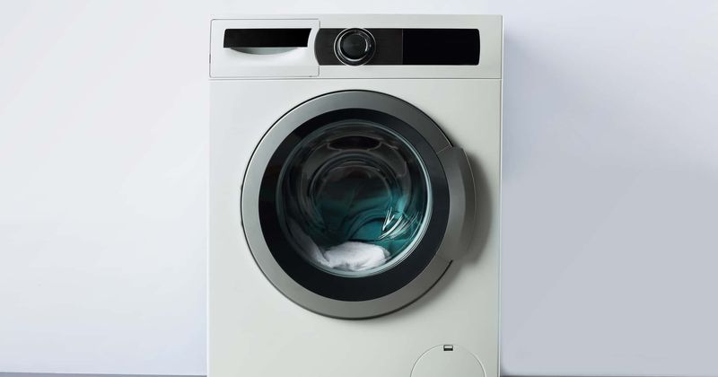 School installs laundromat for homeless students to stop bullying over dirty clothes