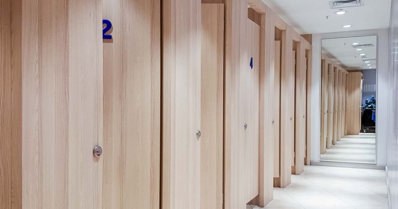 Furious mom chases down pervert who was filming her 12-year-old daughter in changing room