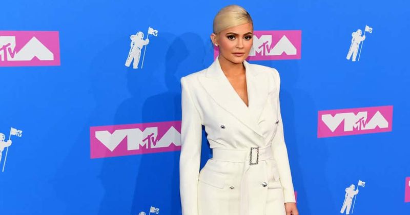 It's on VIDEO! Kylie Jenner goes out of her way to avoid bumping into Nicki Minaj at the VMAs red carpet