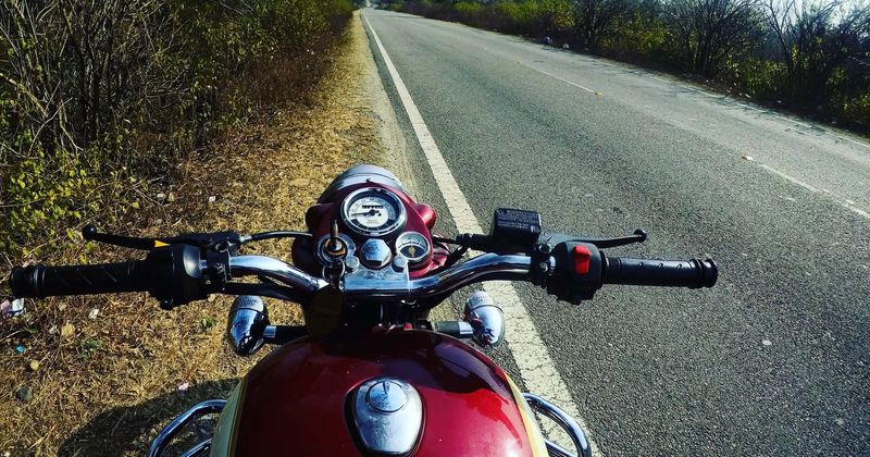 Footage of 5-year-old clinging to speeding motorbike after parents are thrown off will send chills down your spine