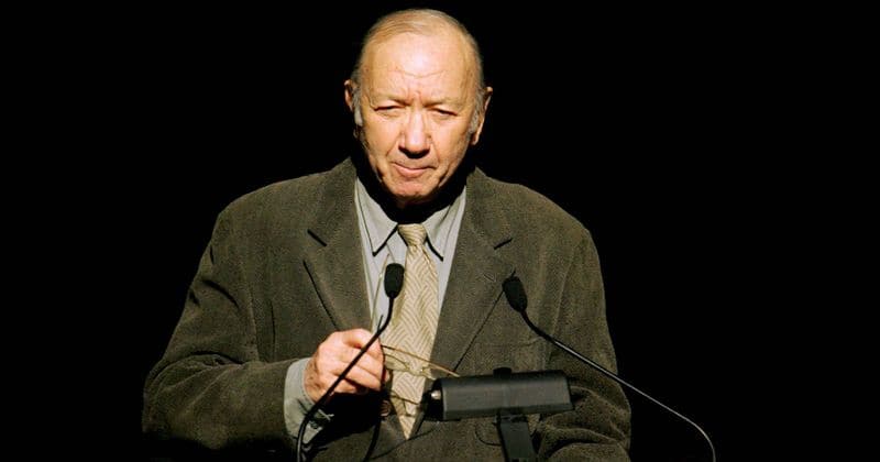 Neil Simon, legendary playwright who wrote Odd Couple and Barefoot in the Park, dies at 91