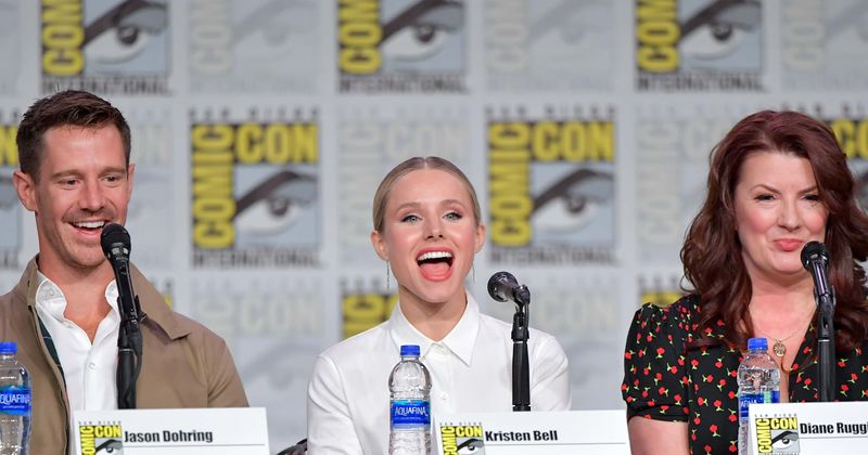 SDCC 2019: 'Veronica Mars' star Jason Dohring talks about '007' ocean walk-up scene as Kristen Bell takes questions from Marshmallows