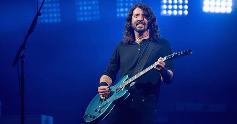 Dave Grohl leaves the most rock n roll bartip ever