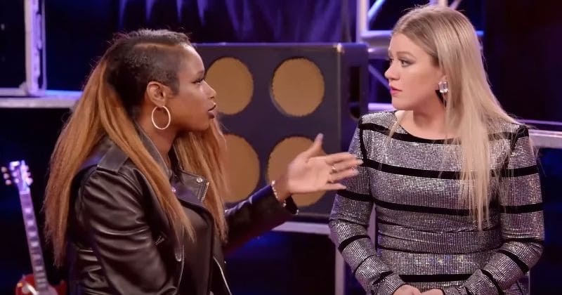 'The Voice' judges Kelly Clarkson and Jennifer Hudson fangirl over each other in a new promo video for the upcoming season