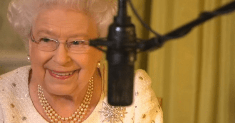 Queen Elizabeth burst into giggles when she was asked to re-record her 2017 Christmas message which was interrupted by a chirping bird