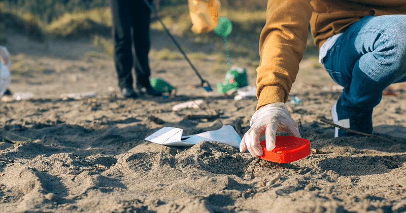 Plastic forks, knives, and spoons make it to the list of top ten items that dominate beach trash