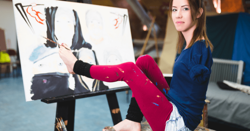 Artists who paint with their feet have 'toe maps' in their brains that can be used to develop advanced prosthetic limbs