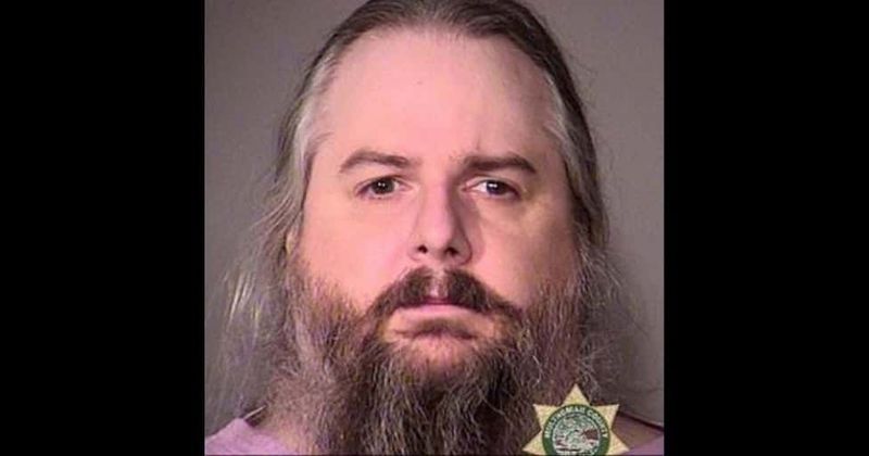 Pedophile who repeatedly raped three girls he was babysitting over two years shows judge the middle finger after getting 270 years