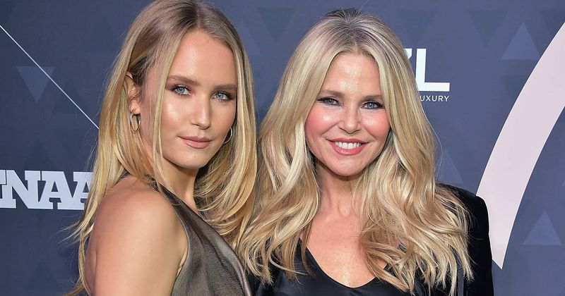 'Dancing with the Stars' Season 28: Christie Brinkley breaks arm during rehearsal, 21-year-old daughter Sailor to take her spot