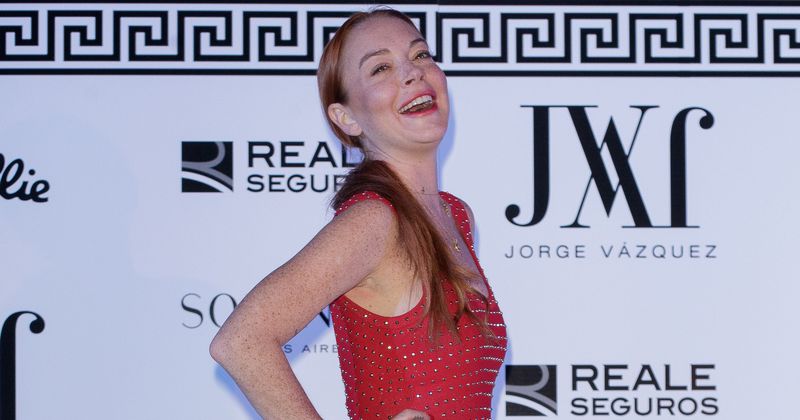 Lindsay Lohan gets punched in the face after accusing Syrian refugee parents of child trafficking
