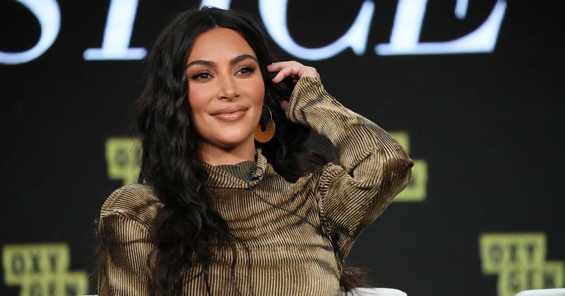 Kim Kardashian pays tribute to father Robert, posts handwritten notes on FB and says she misses him