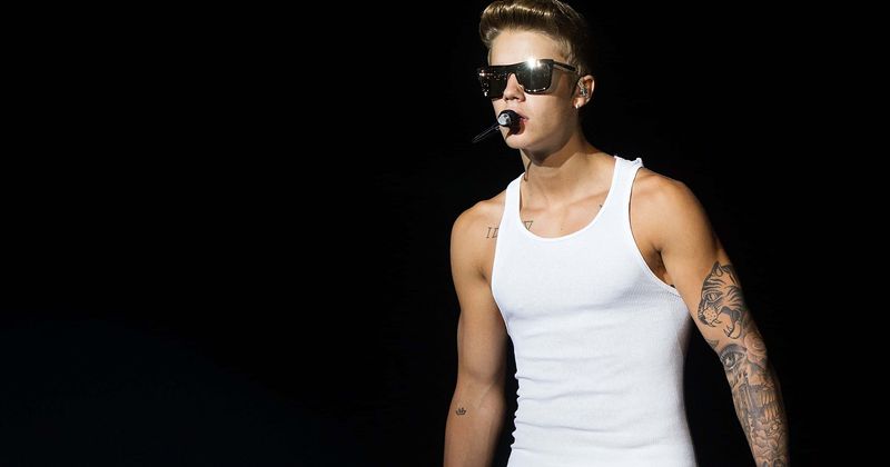 Justin Bieber gets the airbrush treatment for wedding snaps as his skin appears blemish-free