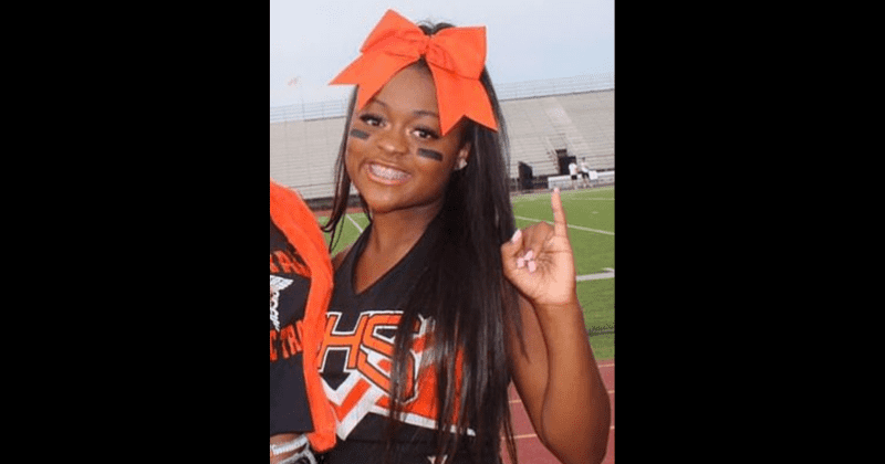 Texas cheerleader, 17, hailed a hero after she jumped off homecoming parade float to save choking toddler in crowd
