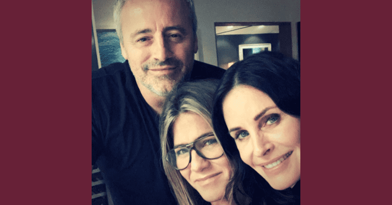 'Friends' stars Courteney Cox, Jennifer Aniston and Matt LeBlanc reunite for rare photo to mark 25 years since first episode