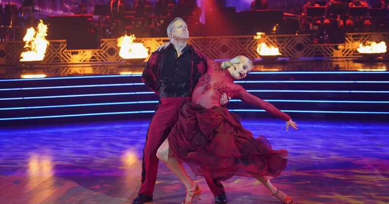 'Dancing With The Stars' season 28: Sean Spicer's hip thrusts have fans wishing they never get to see him do that again