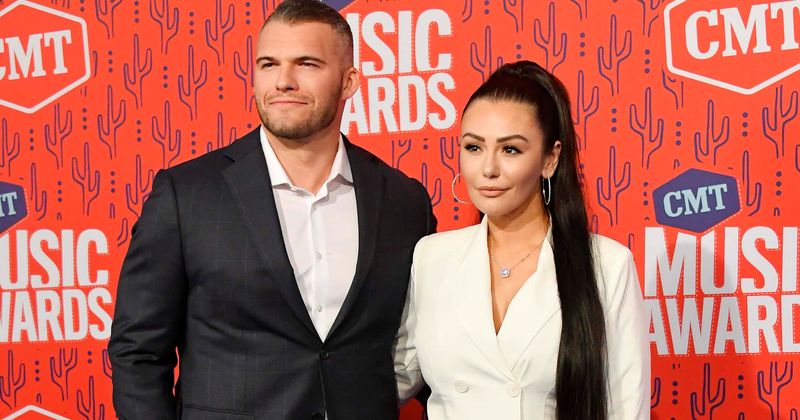 Jenni 'JWoww' Farley breaks up with Zack Carpinello after he flirts with Angelina Pivarnick: 'I'm pretty hurt'