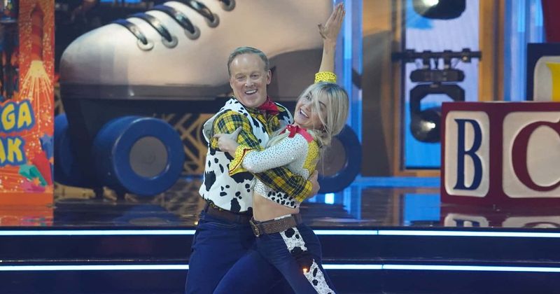 'Dancing With The Stars' Season 28: Fans slam the judges after they rave about Sean Spicer's awful performance on Disney Night