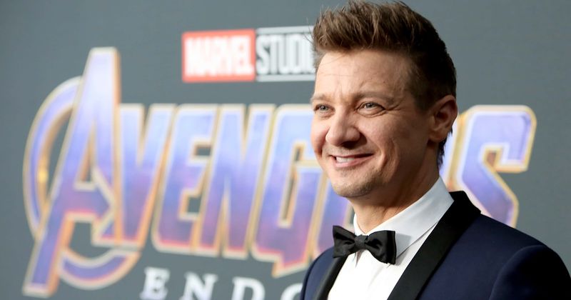 'Avengers' star Jeremy Renner shares hot tub pic after ex-wife says he had threesomes after jacuzzi