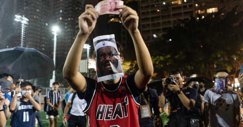 Lakers fan raises whopping $43k for printing 'Stand with Hong Kong' t-shirts to be distributed free at season opener