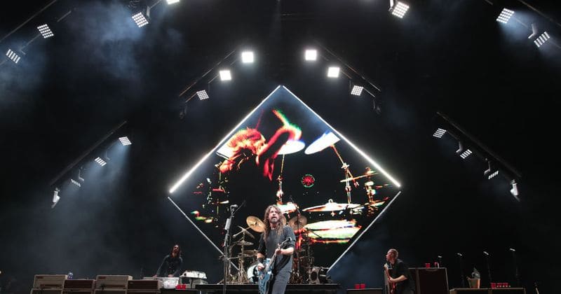 10-year-old hijacks Foo Fighters show with his Metallica licks