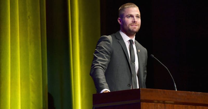 Stephen Amell teases 'Arrow' fans about the new season, says he has a picture 'that would break the internet'