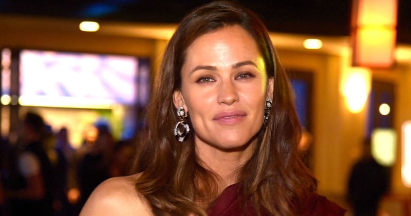 'Camping' star Jennifer Garner loves the "familial feel" of being back on a TV show's set