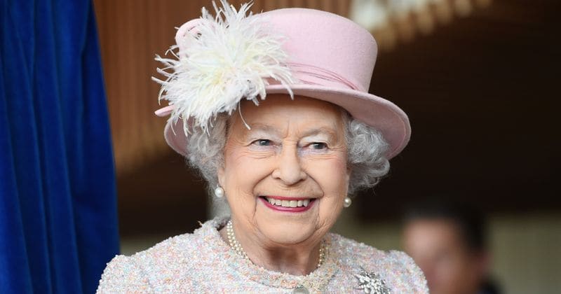Queen Elizabeth uses knife and fork to eat bananas, does not want to be seen 'gobbling like a monkey'