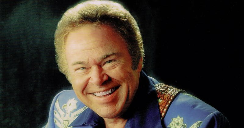 Grammy winner and co-host of 'Hee Haw' Roy Clark dies at the age of 85