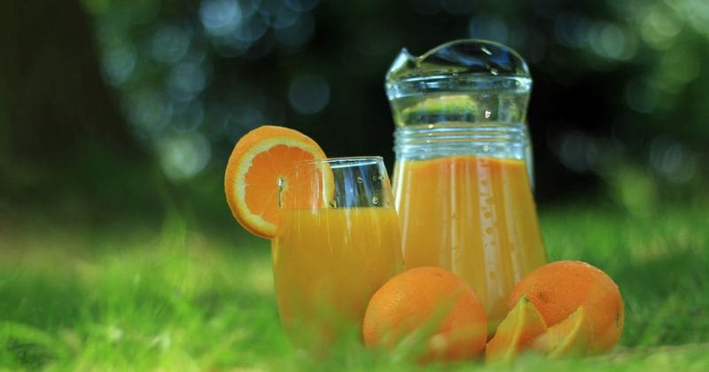 Drinking orange juice helps stave off the risk of dementia in old age by almost 50 percent, reveals Harvard Study