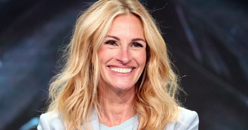 Julia Roberts realized she was famous when she was asked for an autograph 'while in a bathroom stall'