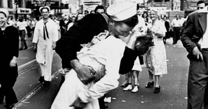 Sailor in iconic photo of Times Square kiss at end of World War II passes away aged 95