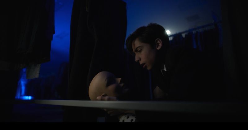 'The Umbrella Academy': Number Five's obsession with the mannequin Dolores is really strange