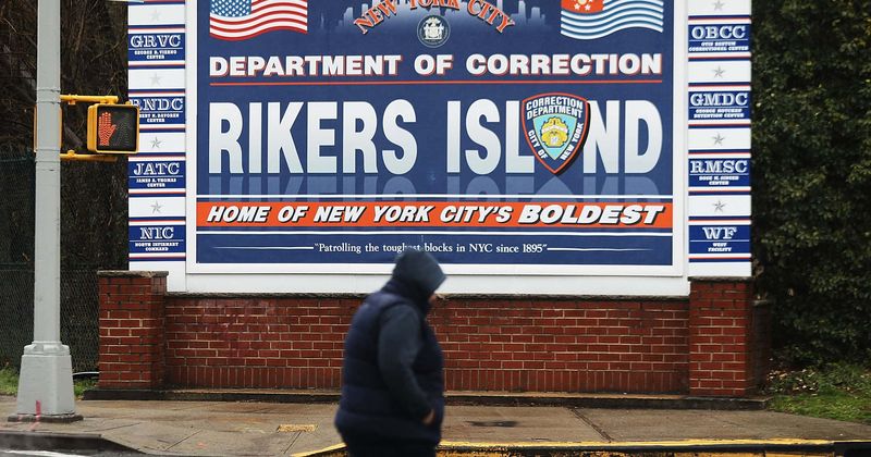 Rikers Island: Mayor Bill de Blasio eggs on shutting down Torture Island but criminal reform activists say it is illogical