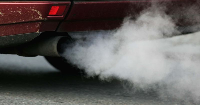 Relaxing US energy regulations would significantly lower air quality by increasing emissions of pollutants