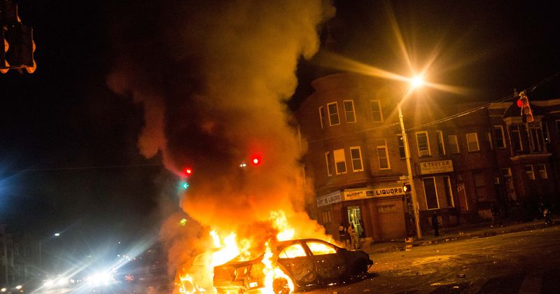 Man burns to death in car as onlookers film the incident instead of rescuing him