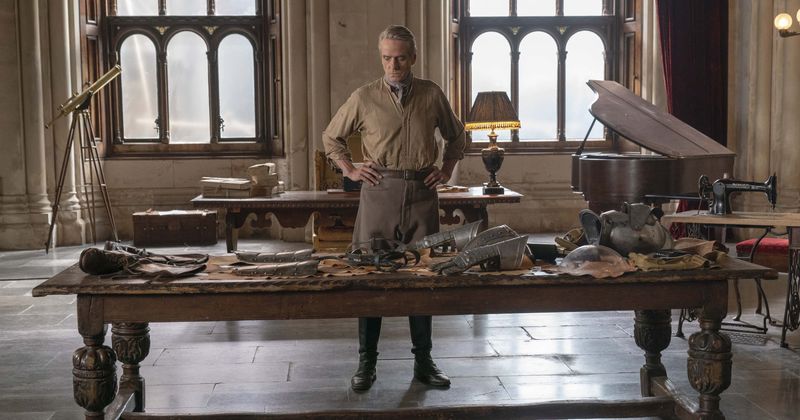 'Watchmen' Episode 3 sees Adrian Veidt's spacesuit fail, while he gets a letter from the warden confirming fan theories that he is imprisoned