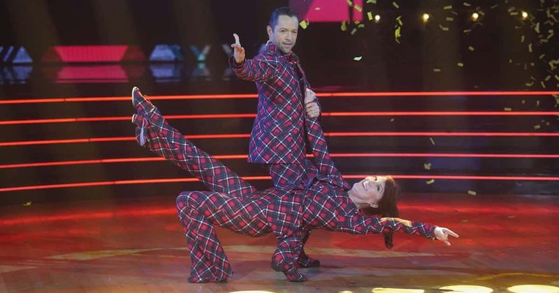 'Dancing With The Stars' Season 28: Fans slam show's voting system after Kate Flannery gets eliminated despite being a top performer