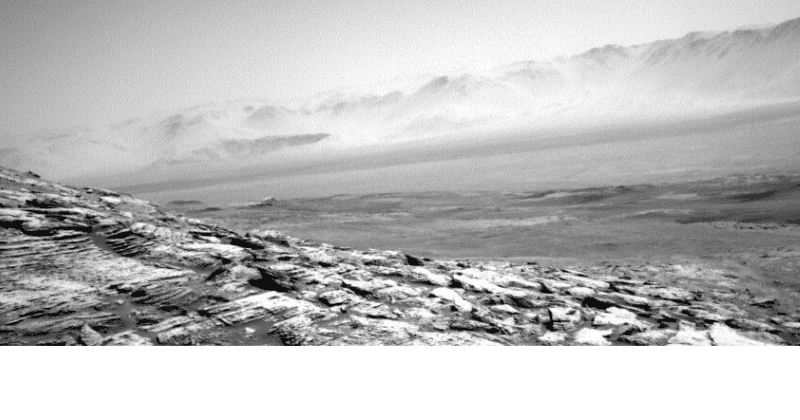 NASA's Curiosity captures vast emptiness of desolate Mars horizon, even as it searches for signs of life