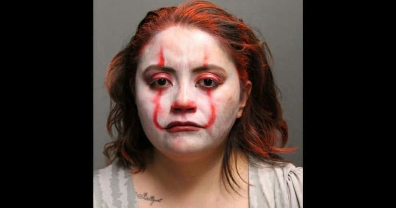 Drunk Chicago woman cop dressed as Pennywise on Halloween attacks fellow officer, tries to break into bar thrice