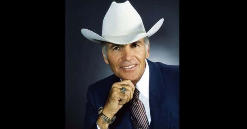 Robert Norris, the original face of Marlboro cigarettes, dies at 90 having never smoked
