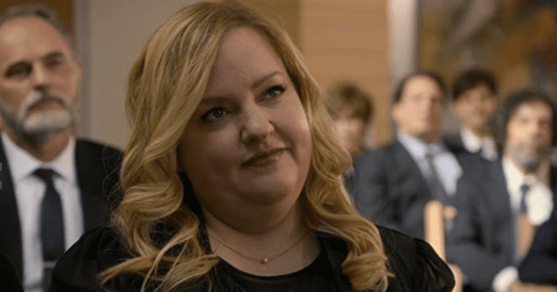 'The Kominsky Method' actress Sarah Baker says Mindy turns mom-like to her dad and it is a 'close-to-home scenario'