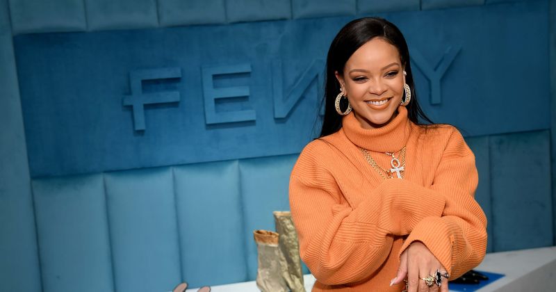 Rihanna apologizes for failing 'to get back to' family and friends as she struggles to find 'balance' in life