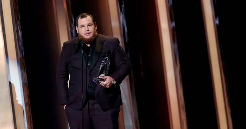 CMA Awards 2019: Luke Combs' fans confused after hearing singer allegedly get booed during his acceptance speech