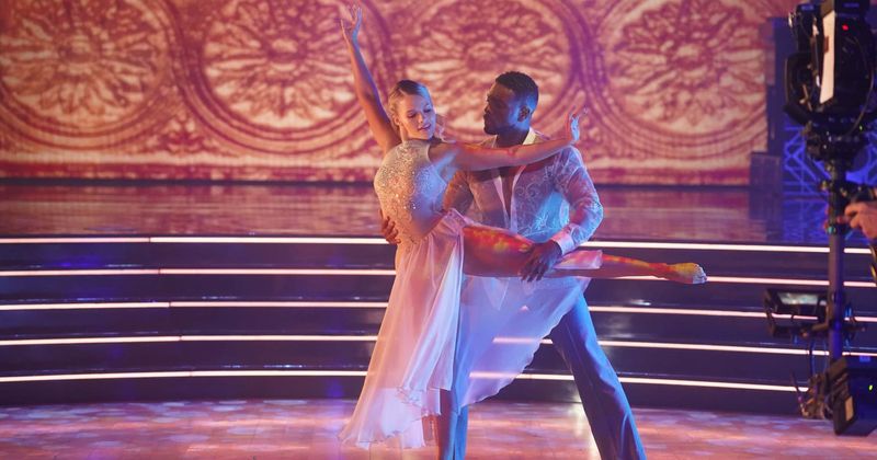'Dancing With The Stars' Season 28: Kel Mitchell and Witney Carson bag semi-finals' first perfect score with their emotional performance