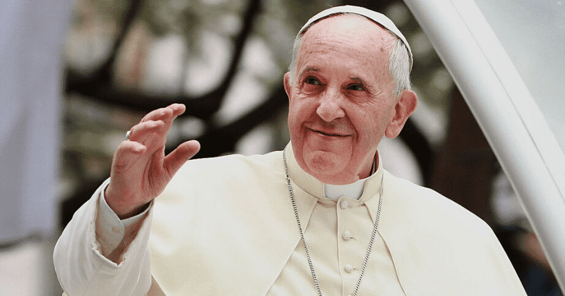 Pope says politicians who persecute gays, gypsies, Jews today remind him of Adolf Hitler and the Nazis