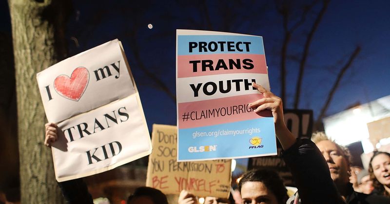Chicago school district allows transgender students unrestricted locker-room access: 'It's a great first step'