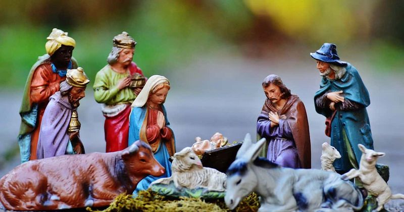 Mother calls school 'sexist' for casting 6-year-old daughter as 'innkeeper's wife' in nativity play, gets slammed online
