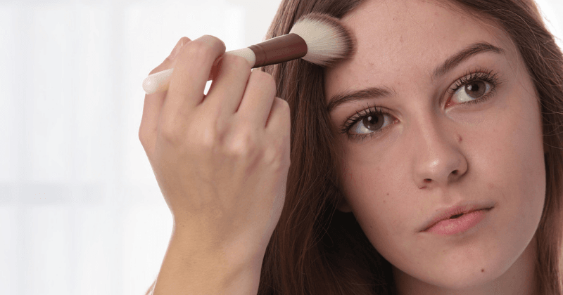 Woman wore makeup to cover acne but boyfriend saw her without it on a vacation and then dumped her