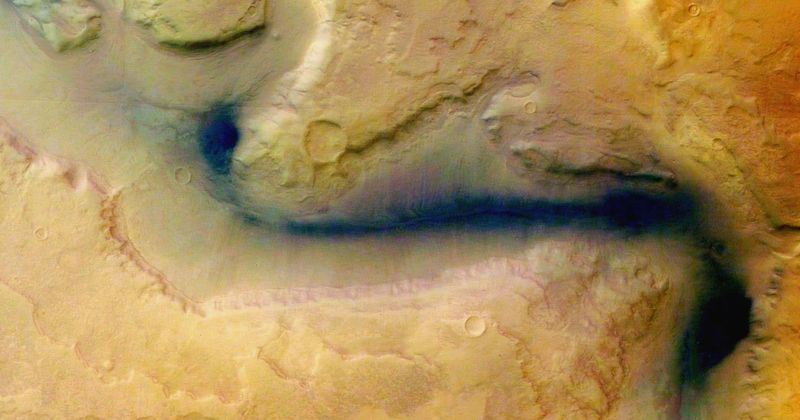 Giant, raging dust storms may explain how Mars' water disappeared over billions of years