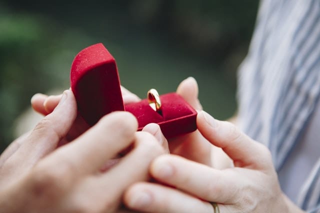 Many people commented, with some even recounting their own proposal experiences (Source: Pexels)